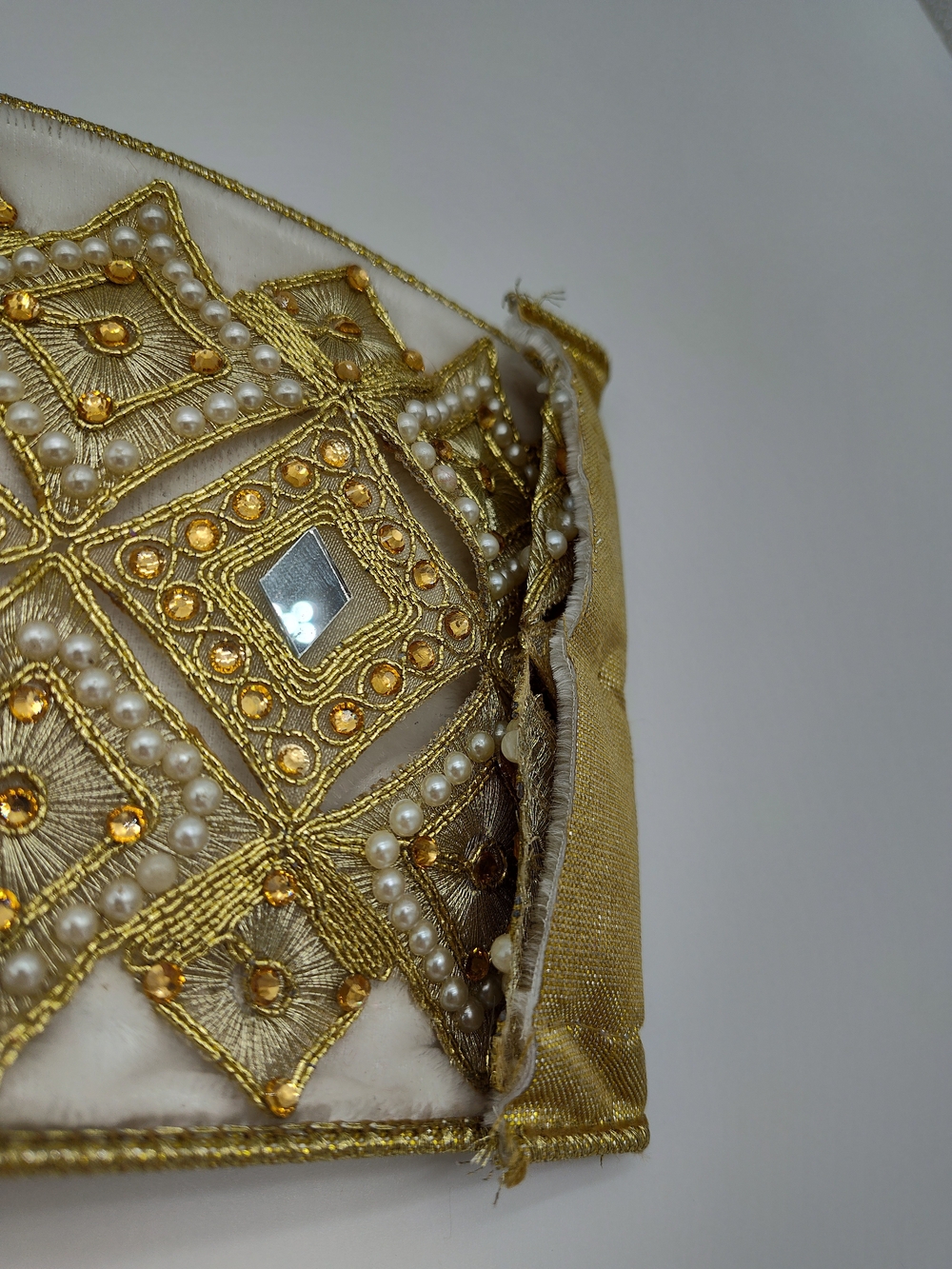 D. STEVENS Padded Jeweled Mirror Pearl Velvet Ribbon Gold Ivory 5 Yards NWT - Picture 5 of 6